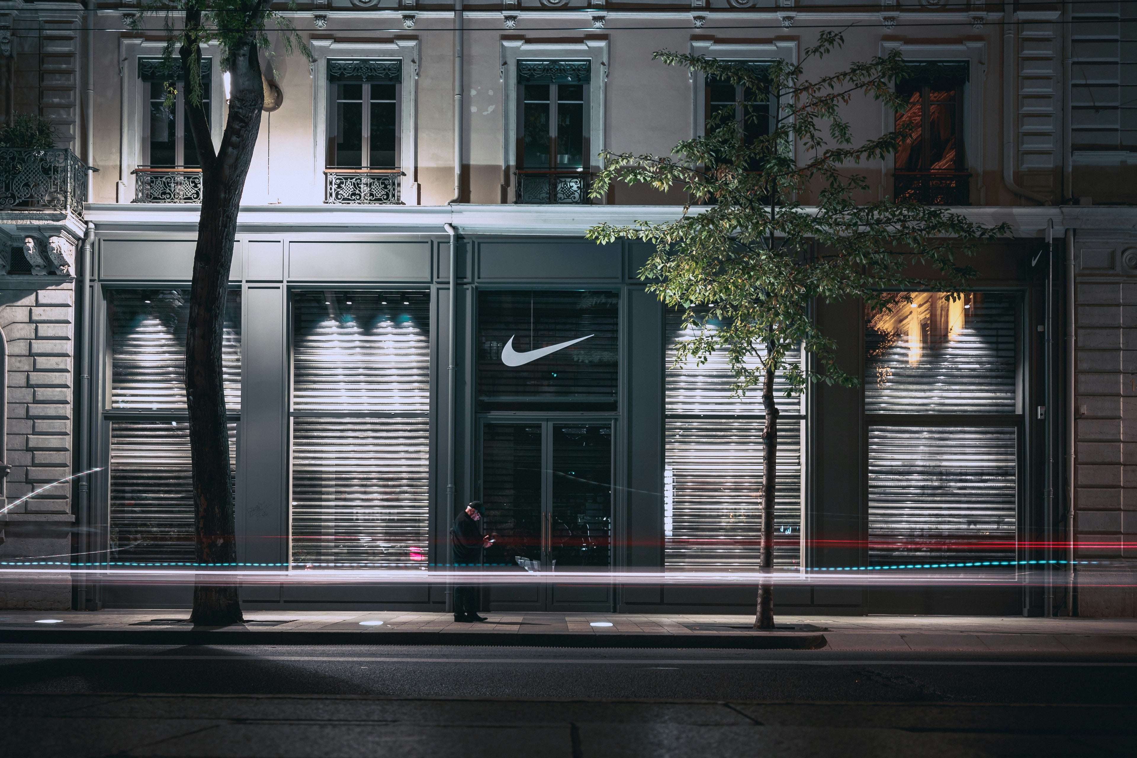 NIKE