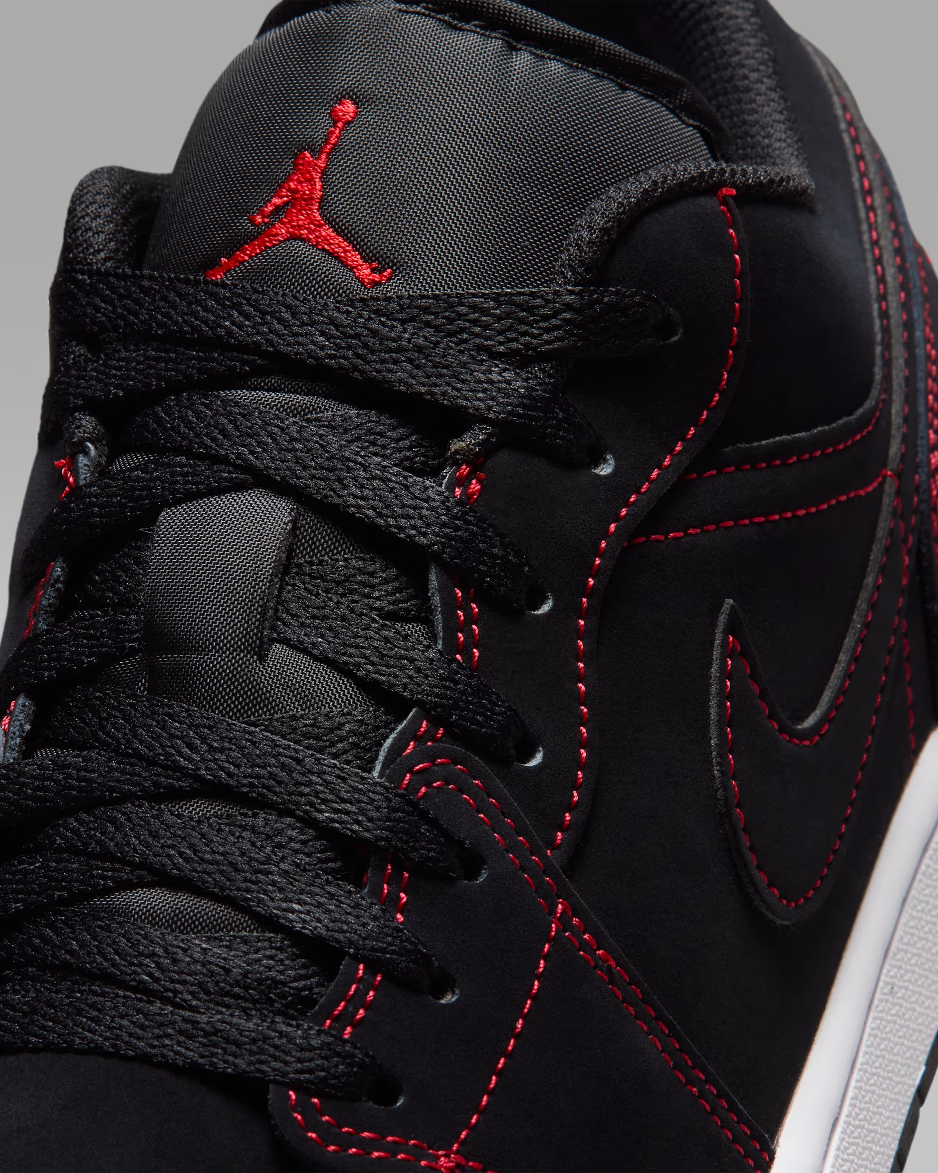 Air Jordan 1 Low BLOODLINE