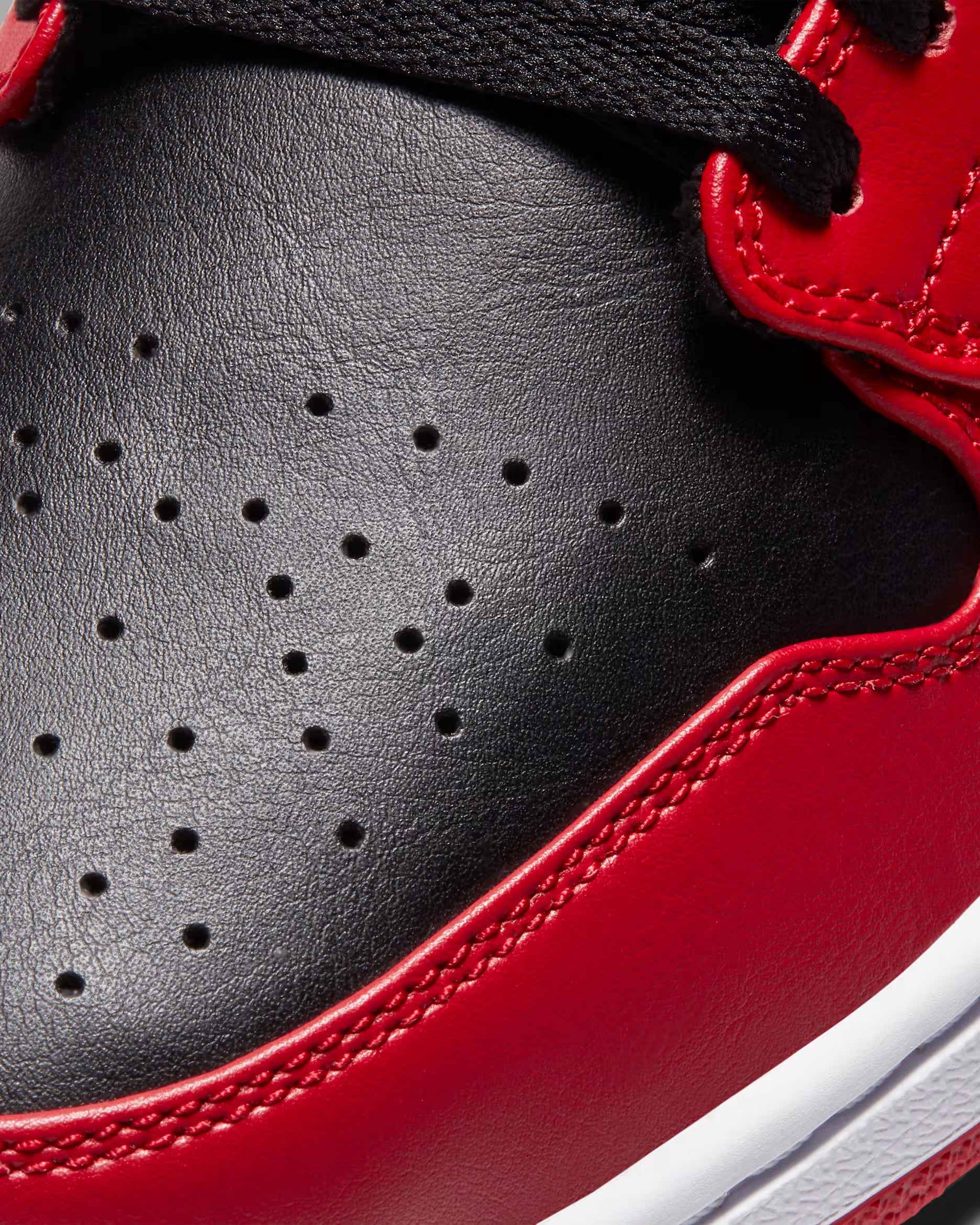 Air Jordan 1 Low REVERSE BRED